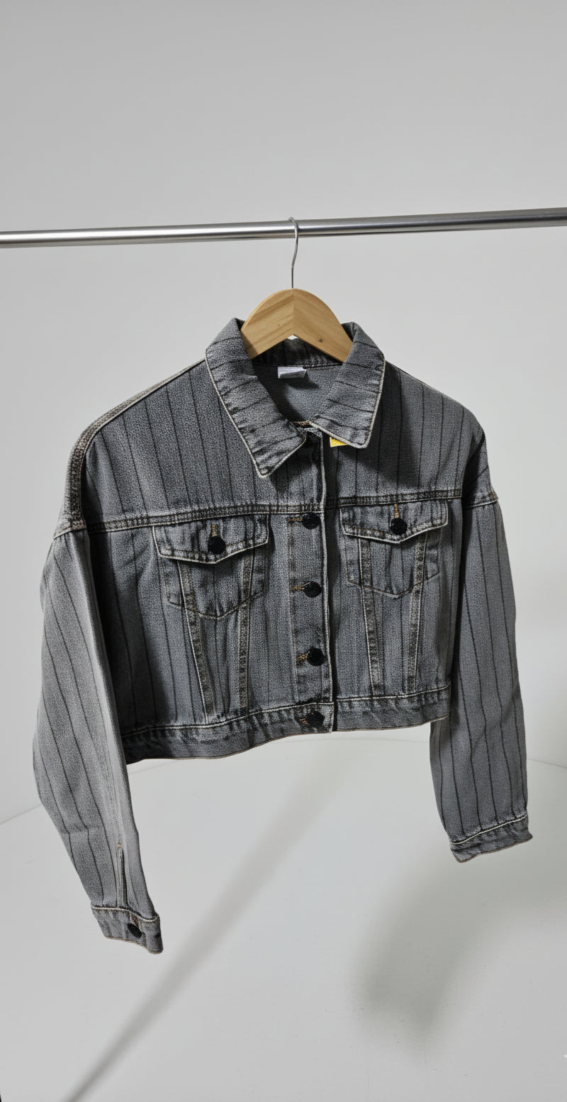 Jaqueta Jeans Sawary Cropped – Cinza Mesclado com Listras